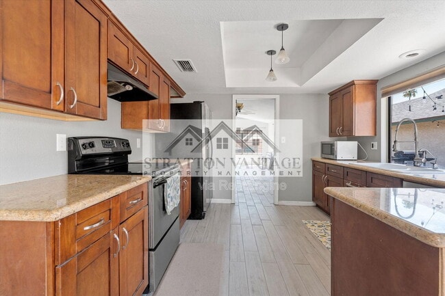 Building Photo - 2142 S Las Palmas