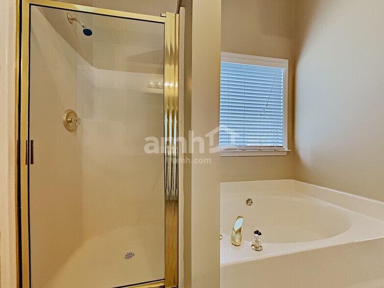 Building Photo - 1388 Glenover Way
