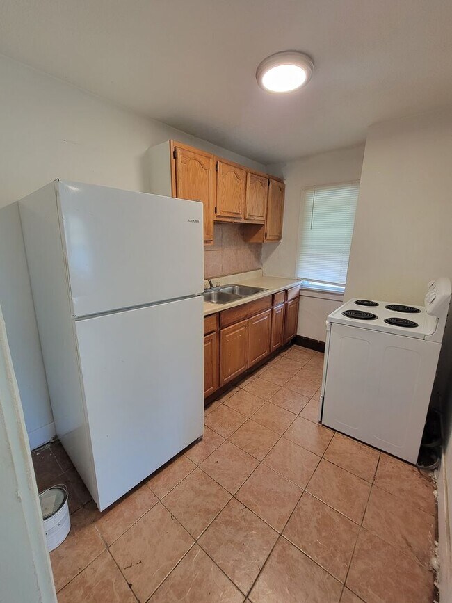 Building Photo - 1185 E 167th St