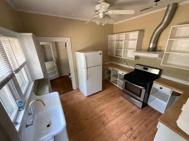 Building Photo - 3/1 Hilltop Cottage with Fruit Trees in the Heart of Chattahoochee