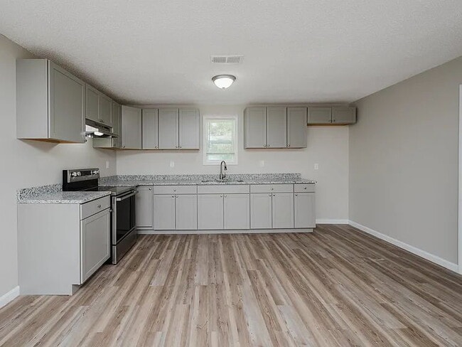 Building Photo - "Experience Spacious Living in Talladega: ...