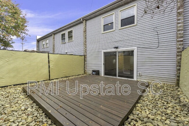 Building Photo - 3706 E North St