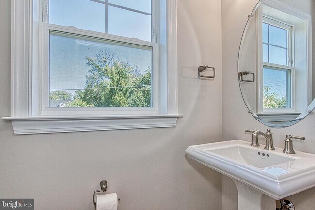 Building Photo - 3100 Greenway Blvd