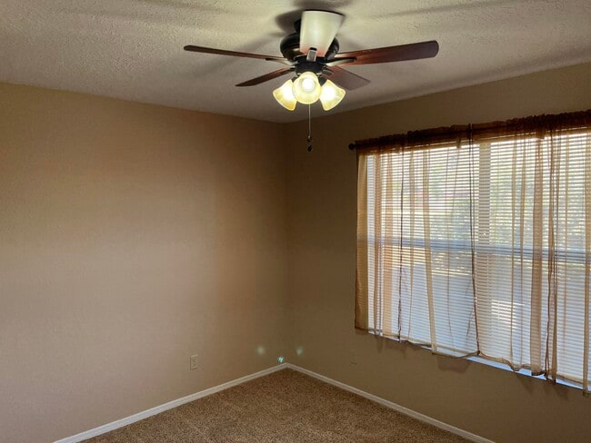 Building Photo - 4985 Butte Pl NW