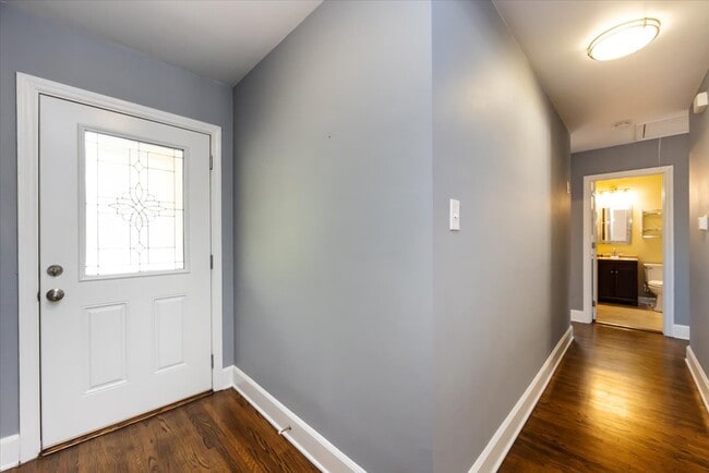 Building Photo - 5400 Farmbrook Dr