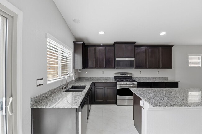 Building Photo - SW!!! Casita!!!! Single Story!!! 4 Bedrooms!!! Gated!!! End or Cut De Sac!!! Community green area...