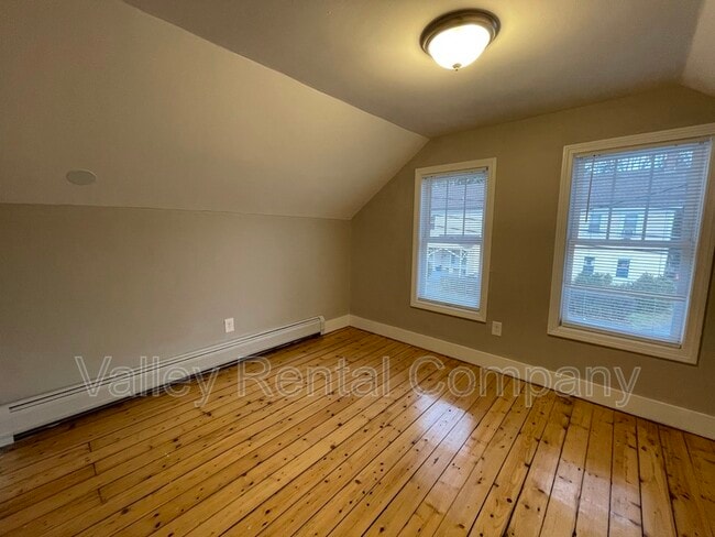 Building Photo - 123-125 Williams St