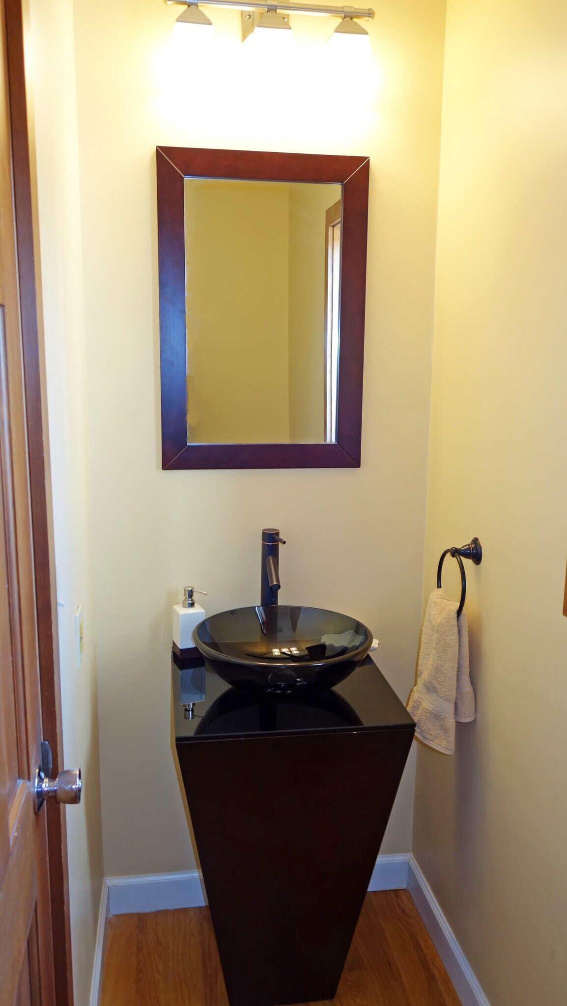 Building Photo - 33 River Front Dr