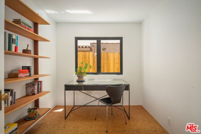 Building Photo - 630 N Alta Vista Blvd