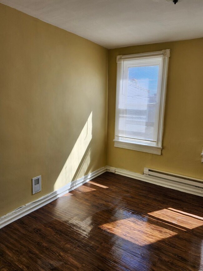 Building Photo - Charming 3BR Townhome in Baltimore