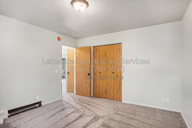 Building Photo - 1009 36th St SW
