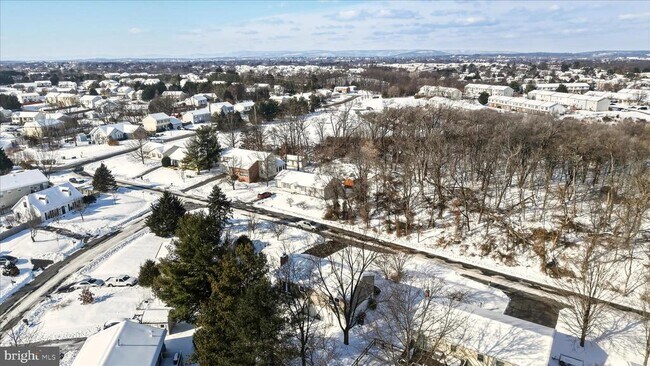 Building Photo - 110 Elaine Dr