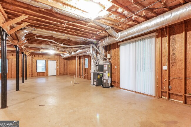 Building Photo - 136 Lawrence Dr