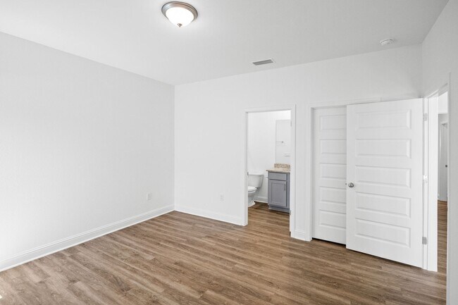 Building Photo - DON'T MISS OUT!