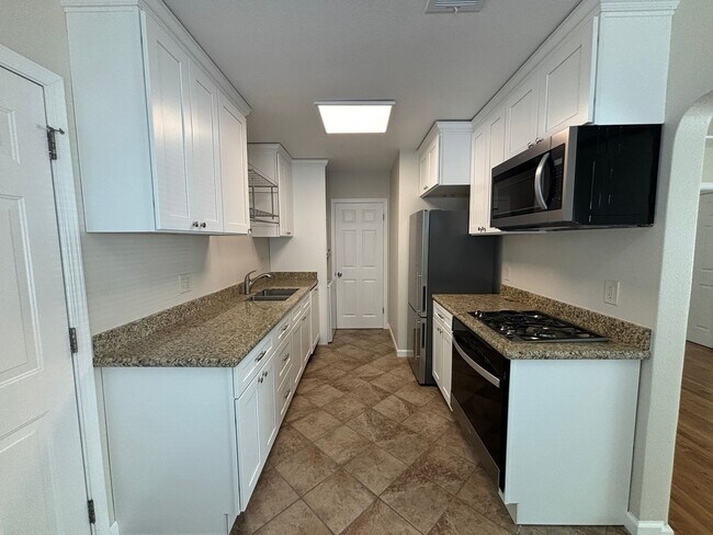 Building Photo - McKenzie 1107-1141