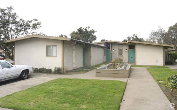 Building Photo - The Arbors Apartments