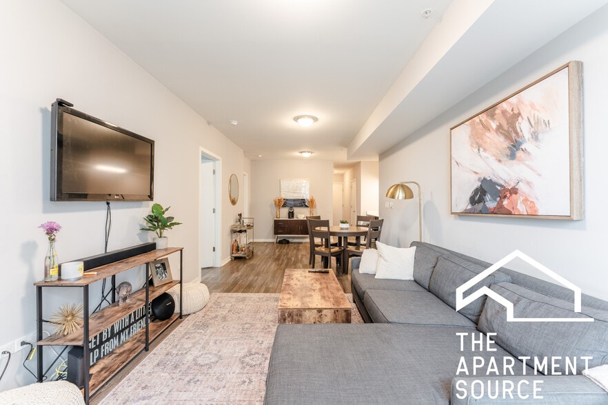 Building Photo - 301 W North Ave