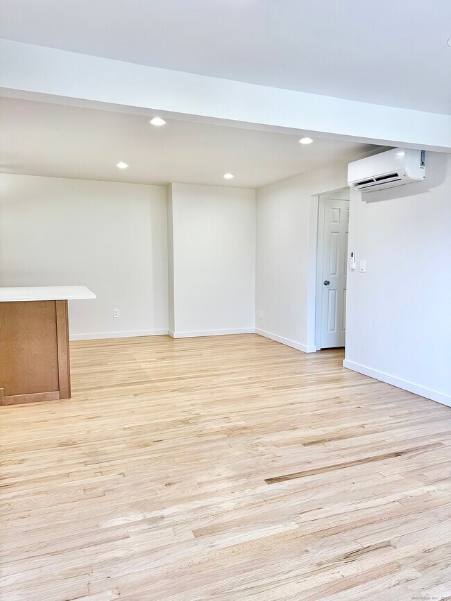 Building Photo - 1742 Boston Post Rd