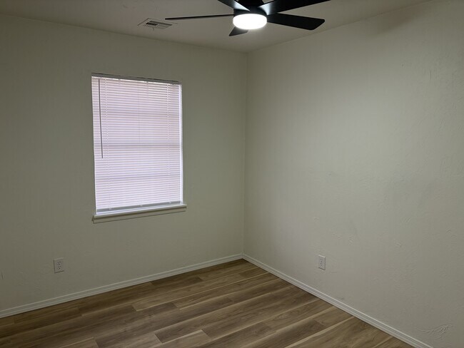 Building Photo - 522 W Highland St