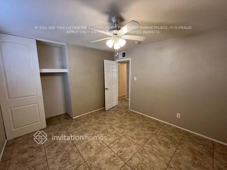 Building Photo - 4454 W Avalon Dr