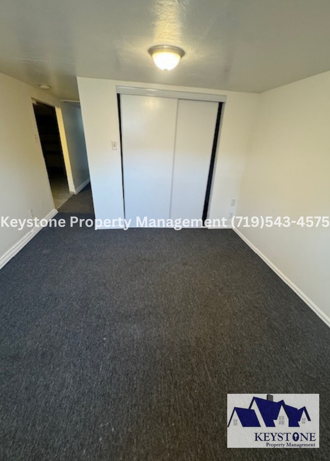 Building Photo - Remodeled 3 Bedroom Plus/1 Bathroom/Carpor...