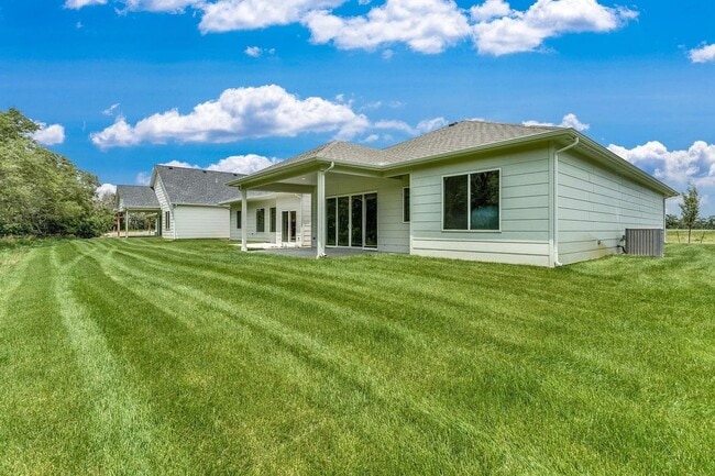 Building Photo - Beautiful and Modern 2 Bedroom