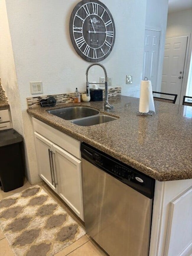 Building Photo - Two bedroom condo