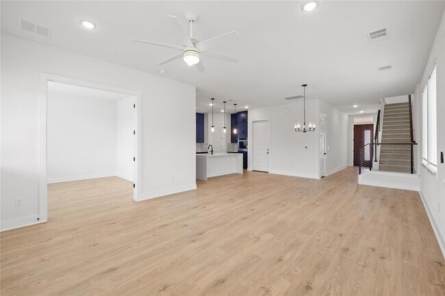 Building Photo - 1608 Kit Cir