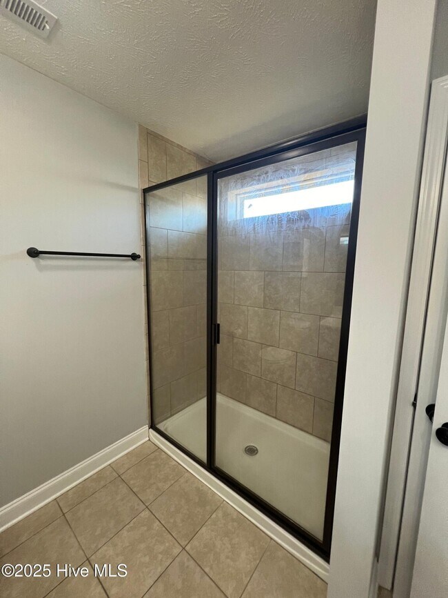 Building Photo - 127 Lightwater Dr