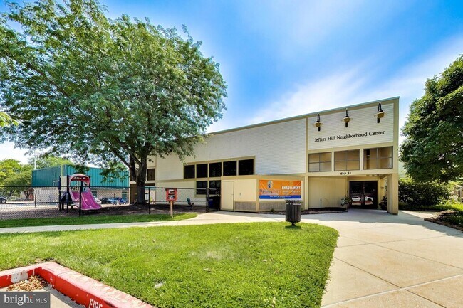 Building Photo - 6027 Majors Ln