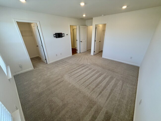 Building Photo - 261 Kenoot Dr