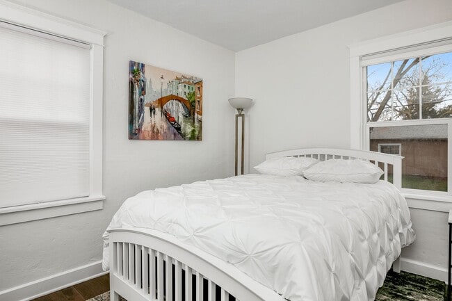 Building Photo - North End Beauty with Bonus Space & Garage!