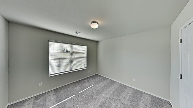 Building Photo - Very Nice 4 Bedroom 2 Bath Home in Yukon Schools.