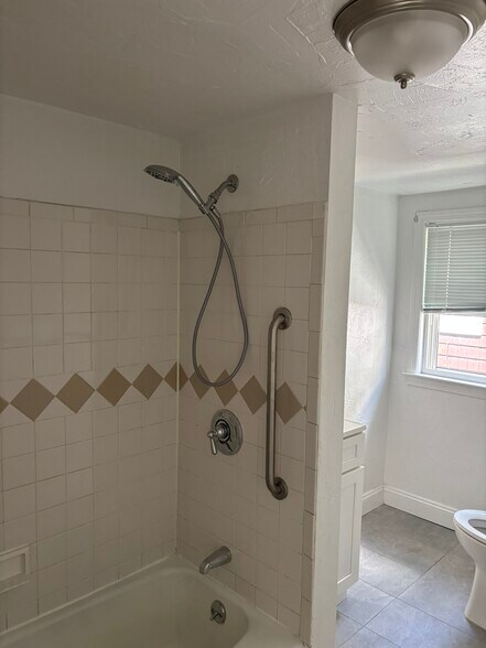 Bathroon - 15 Bolster St