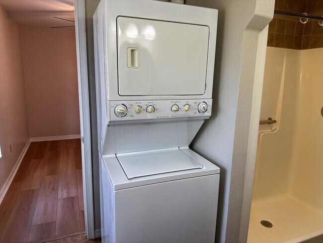 Building Photo - Stunning 2-bedroom, 2-bathroom home with large fenced in back yard.