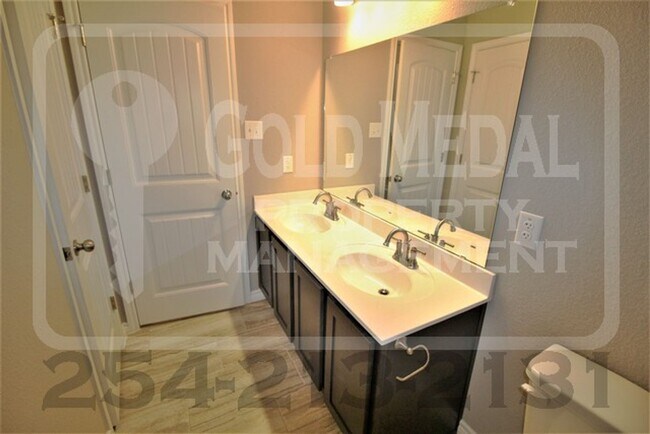Building Photo - Charming 3-bed, 2-bath home now available ...