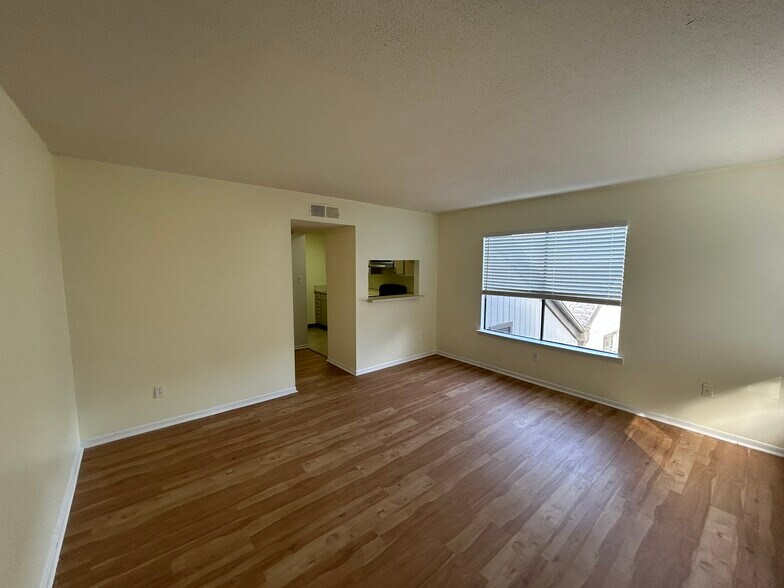 Building Photo - 3350 Altamont Rd