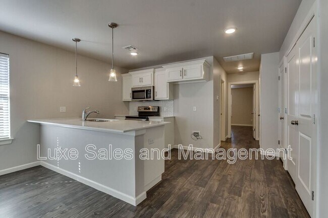 Building Photo - 407 Vail Cir