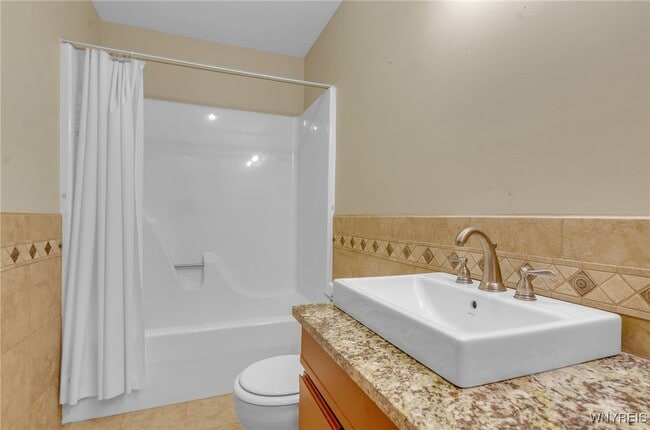 Building Photo - 9400 Wehrle Dr