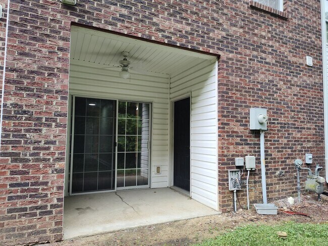 Building Photo - Move in ready Townhome in Morrison Place!