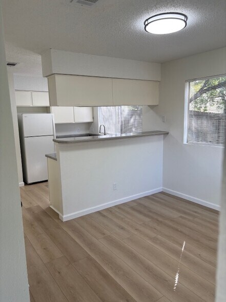 Building Photo - 12800 Copper Cliff Ave