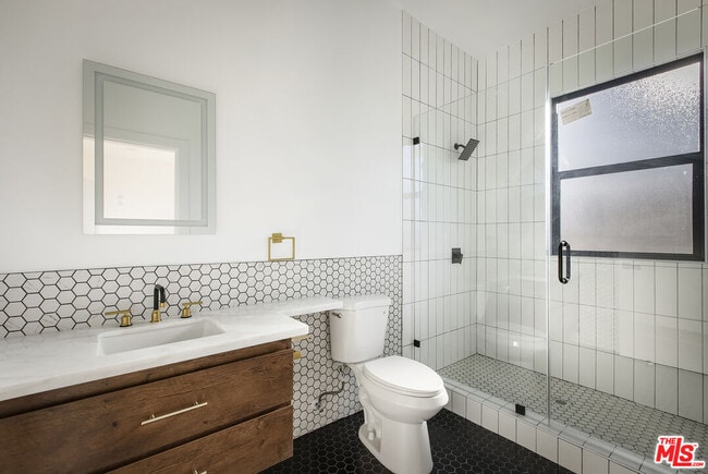 Building Photo - 2651 Vineyard Ave