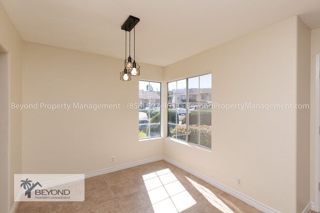 Building Photo - *** HIGHLY DESIRED 3BED/2.5BATH  HILLSBORO...