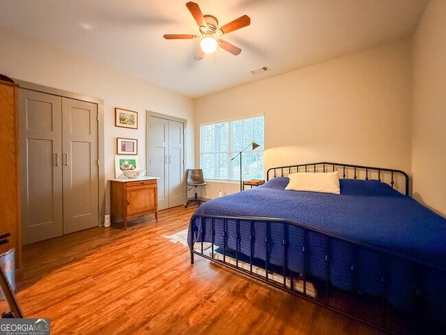 Building Photo - 270 Townview Dr