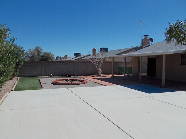 Building Photo - 4-Bedroom Home with Spacious Backyard