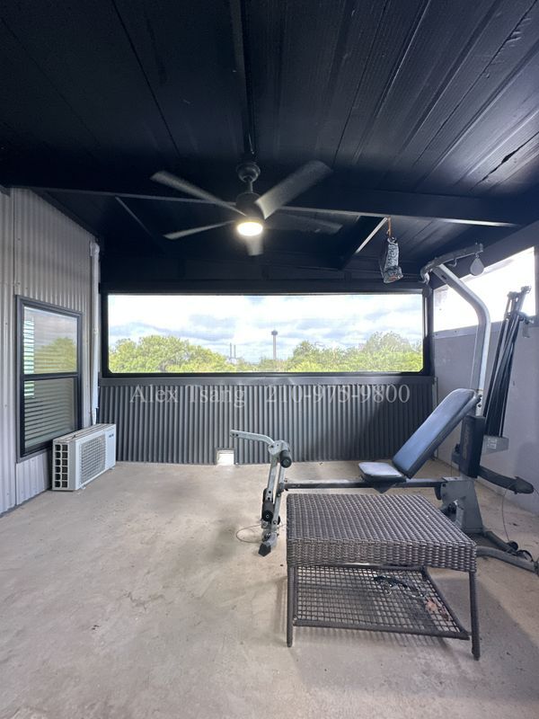 Building Photo - 811 Montana St