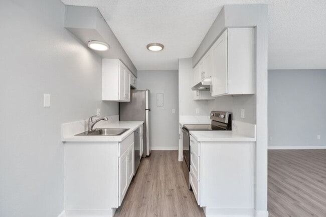 Building Photo - Look no Further, Tyee offers a SUPER 1bed/...