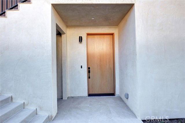 Building Photo - 1688 N Sierra Bonita Ave