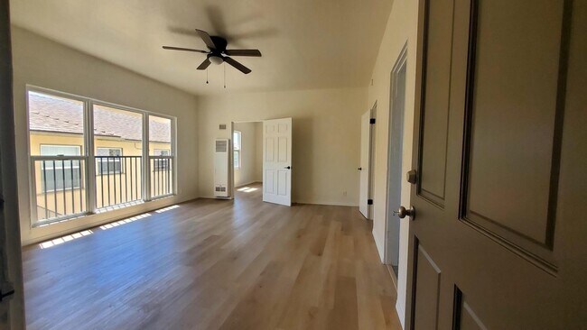 Interior Photo - 1212 - 1218 S Harvard Blvd