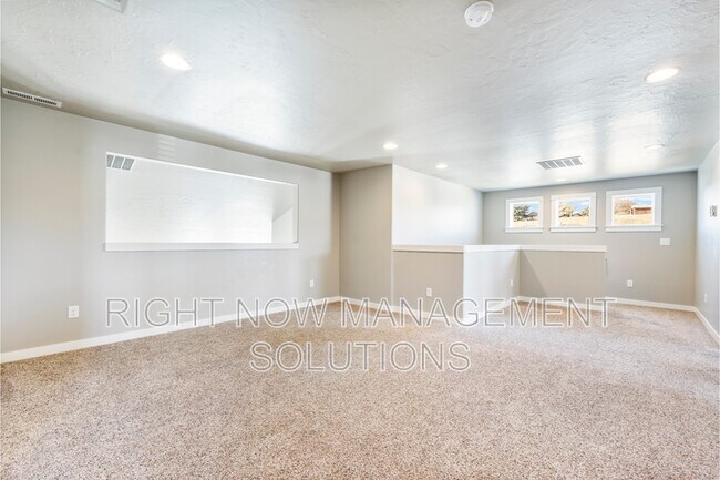 Building Photo - 2631 E Red Garnet St